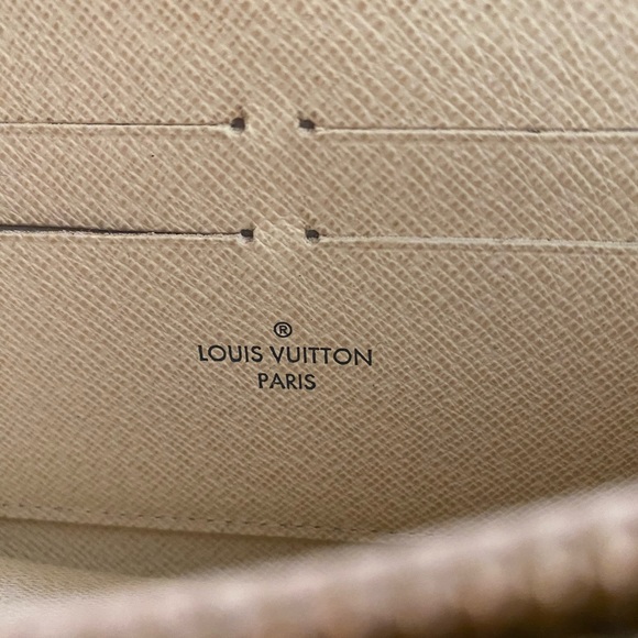 Louis Vuitton | 2007 Damier Azur Pattern Zippy Wallet - Picture 7 of 13